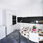 Διαμέρισμα Comfort By Livingdowntown *